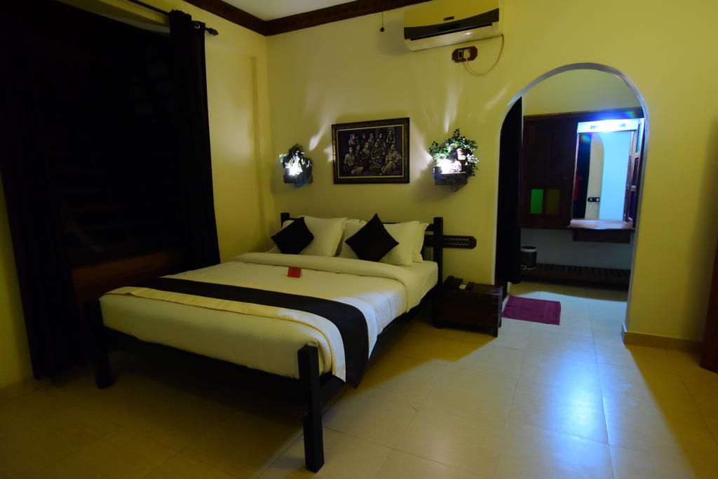 Kovalam Beach Hotel Exterior foto