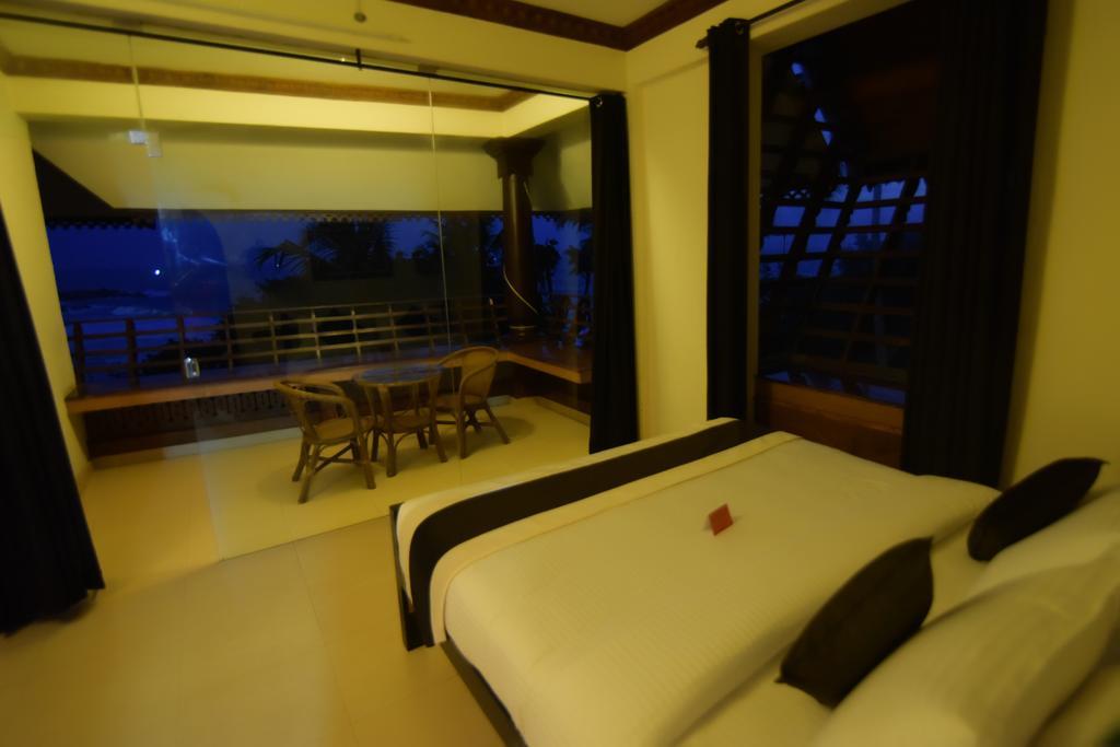 Kovalam Beach Hotel Exterior foto