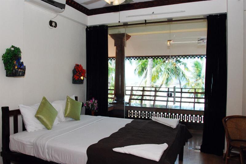 Kovalam Beach Hotel Exterior foto