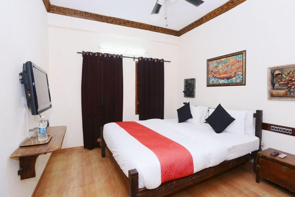 Kovalam Beach Hotel Exterior foto