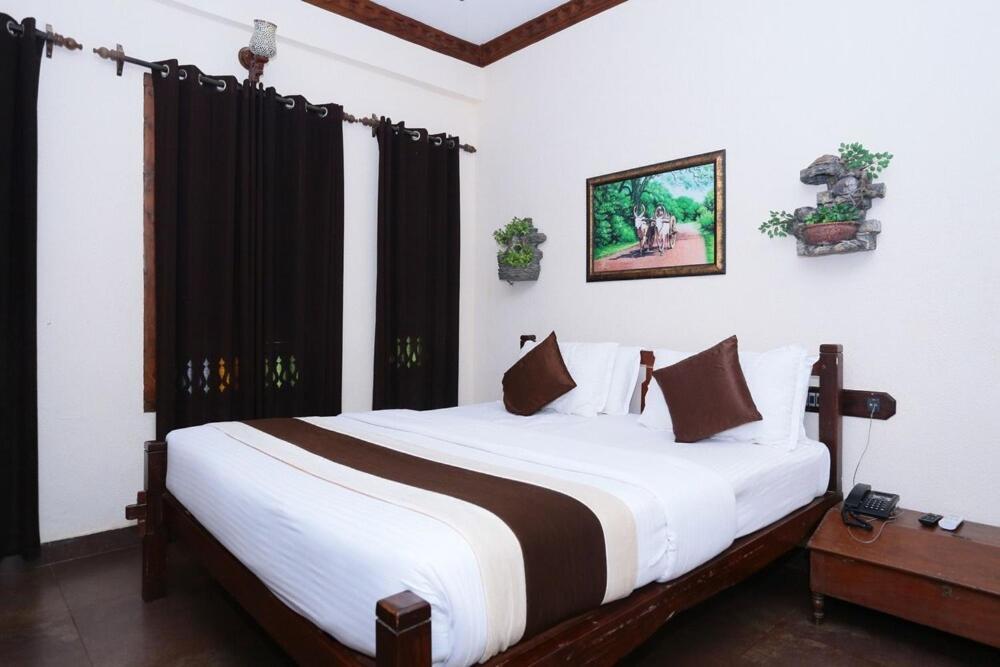 Kovalam Beach Hotel Exterior foto