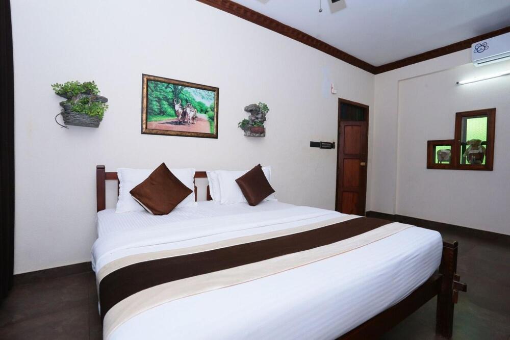 Kovalam Beach Hotel Exterior foto