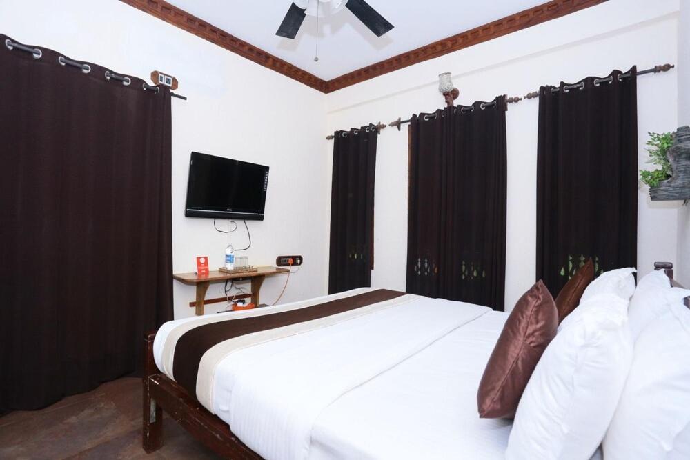 Kovalam Beach Hotel Exterior foto